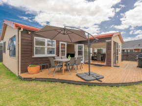 Beach House on Hetherington - Whangamata Home